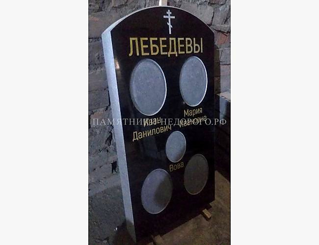 Округлый прямой памятник из гранита - фото 2
