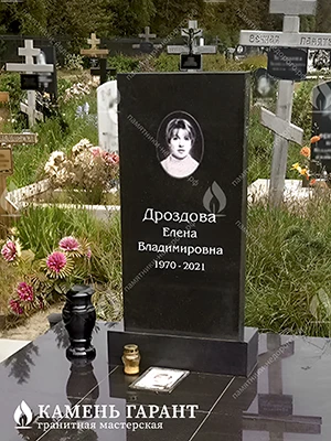 Фото памятника на могилу Стандарт